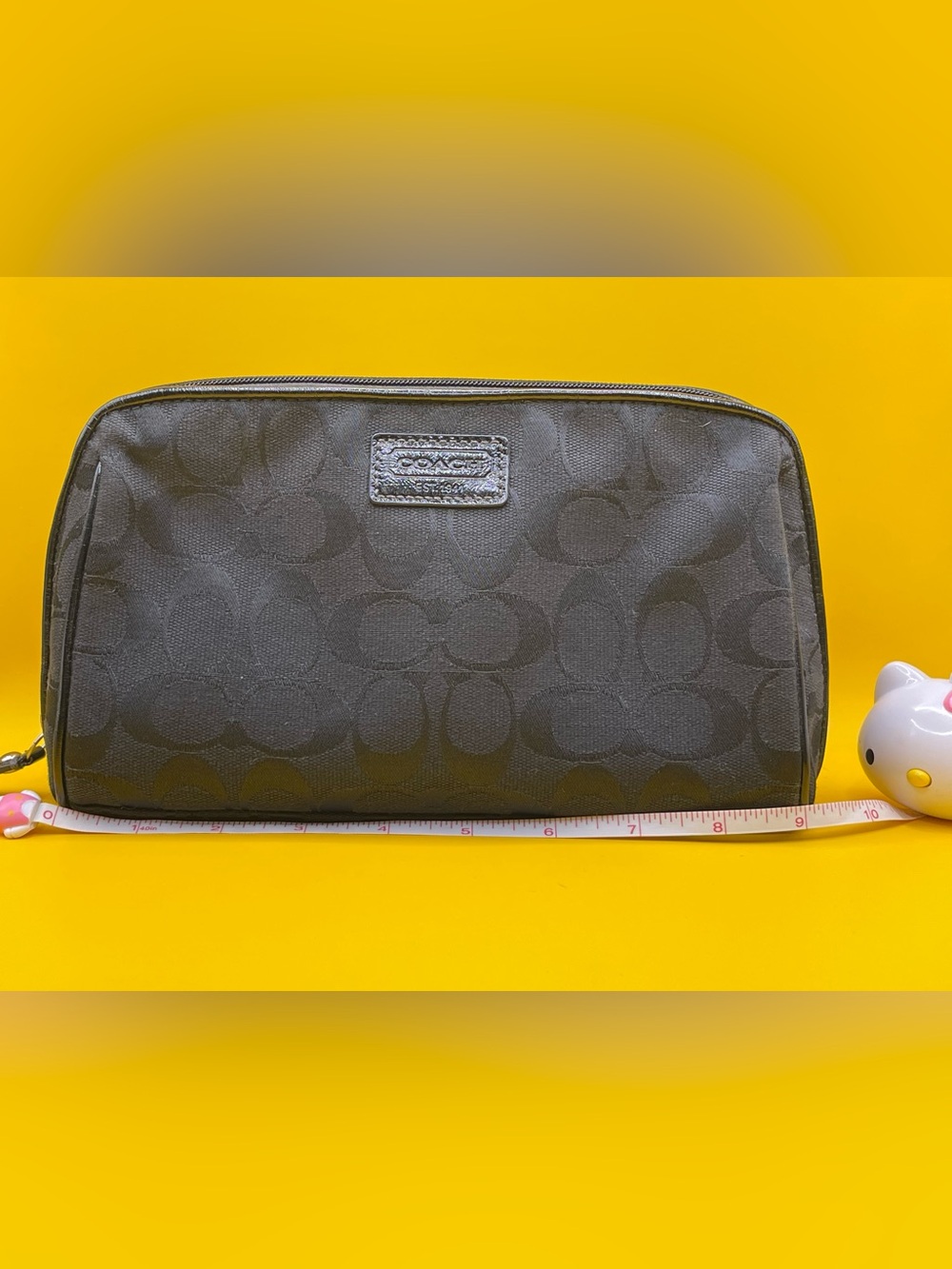 Coach Black Signature Jacquard Large Cosmetic Pouch COA Authenticed 9”x 2.5”x5” - Picture 9 of 11